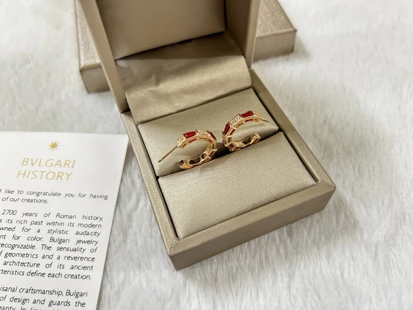 Bvlgari Parentesi Small Hoop Earrings Gold with Mother-of-Pearl and Diamonds Jewelry - 7