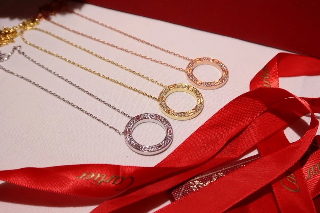 Cartier LOVE Circle Pendant Ne