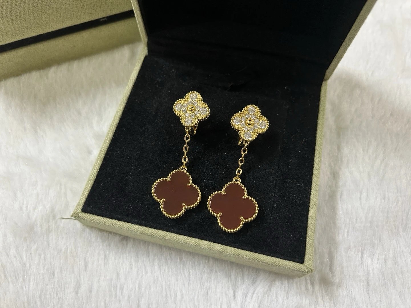 Van Cleef & Arpels Alhambra Ea