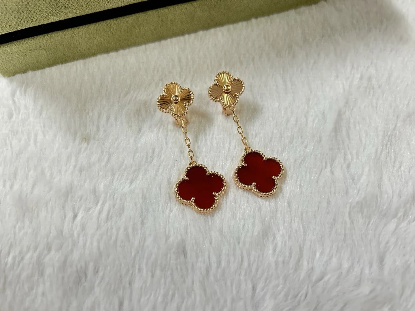 Van Cleef & Arpels Alhambra Ea