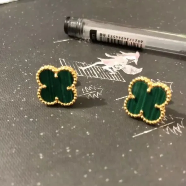 Van Cleef & Arpels Alhambra Malachite Gold Earrings - 1