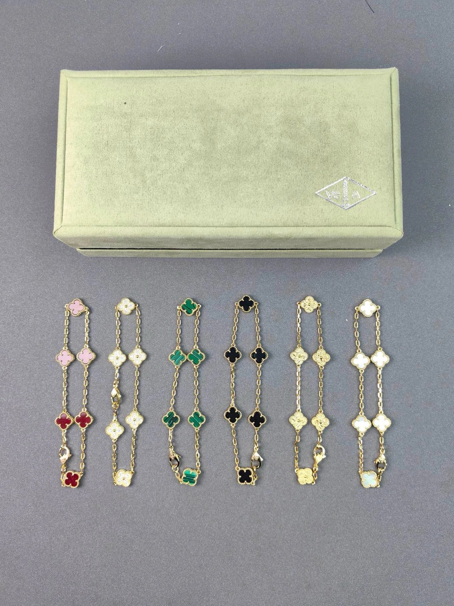 【Premium Edition】Lead-Free Van Cleef & Arpels Six Flowers Bracelet Mini