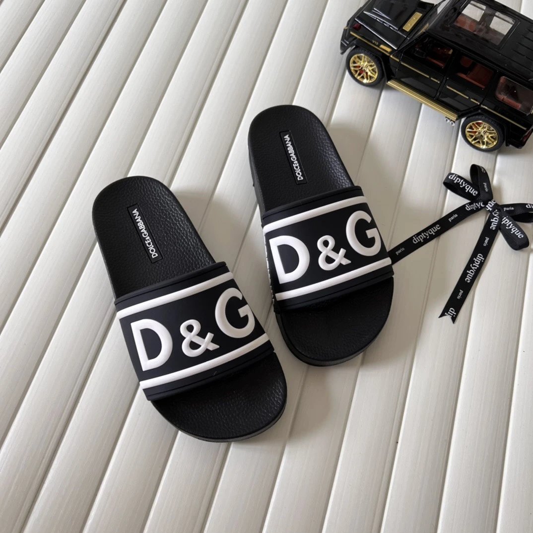 Dolce & Gabbana Logo Slides