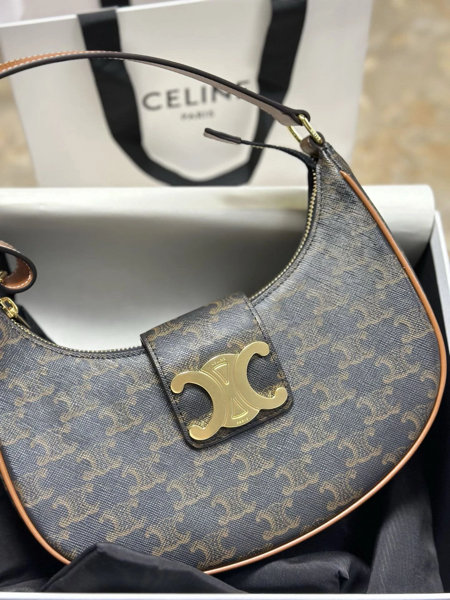 Arc de Triomphe Armpit Bag