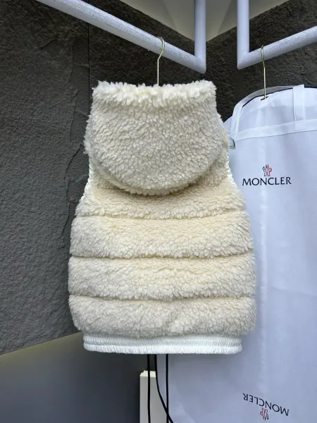 Moncler Genius Sherpa Fleece Vest Beige Outerwear - 8