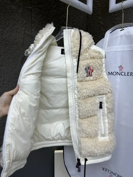 Moncler Genius Sherpa Fleece Vest Beige Outerwear - 9