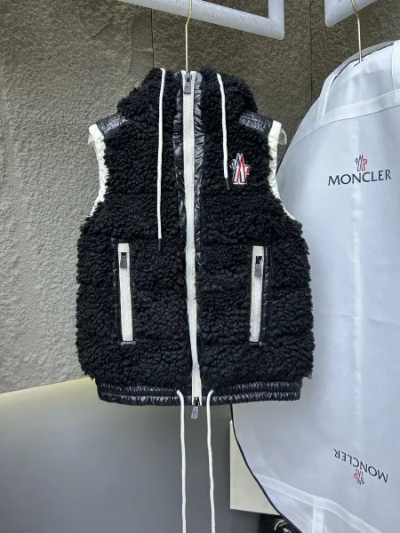 Moncler Genius Sherpa Fleece Vest Beige Outerwear - 5
