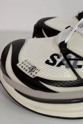Sneakers photo 6