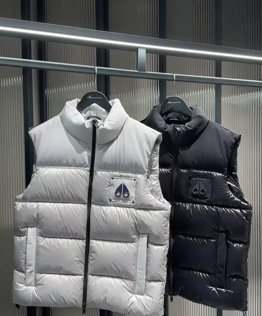 【伊姐出品】Moose Knuckles Victory Peak 25SS新款剪刀男女短款立领羽绒马甲 剪刀羽绒马甲 剪刀情侣羽绒马甲男 剪刀面包羽绒马甲外套 剪刀滑雪服登山羽绒马甲女