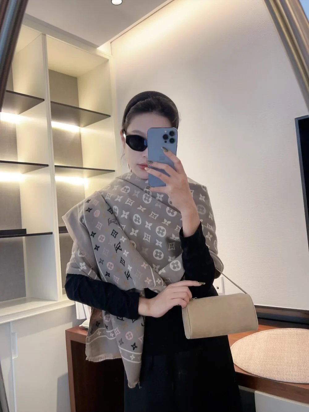Louis Vuitton Scarves Monogram fringe scarf — 04