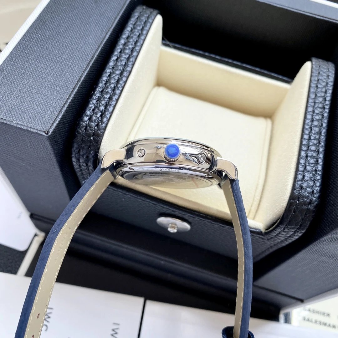 IWC Watches Leather-Strap Analog image 6