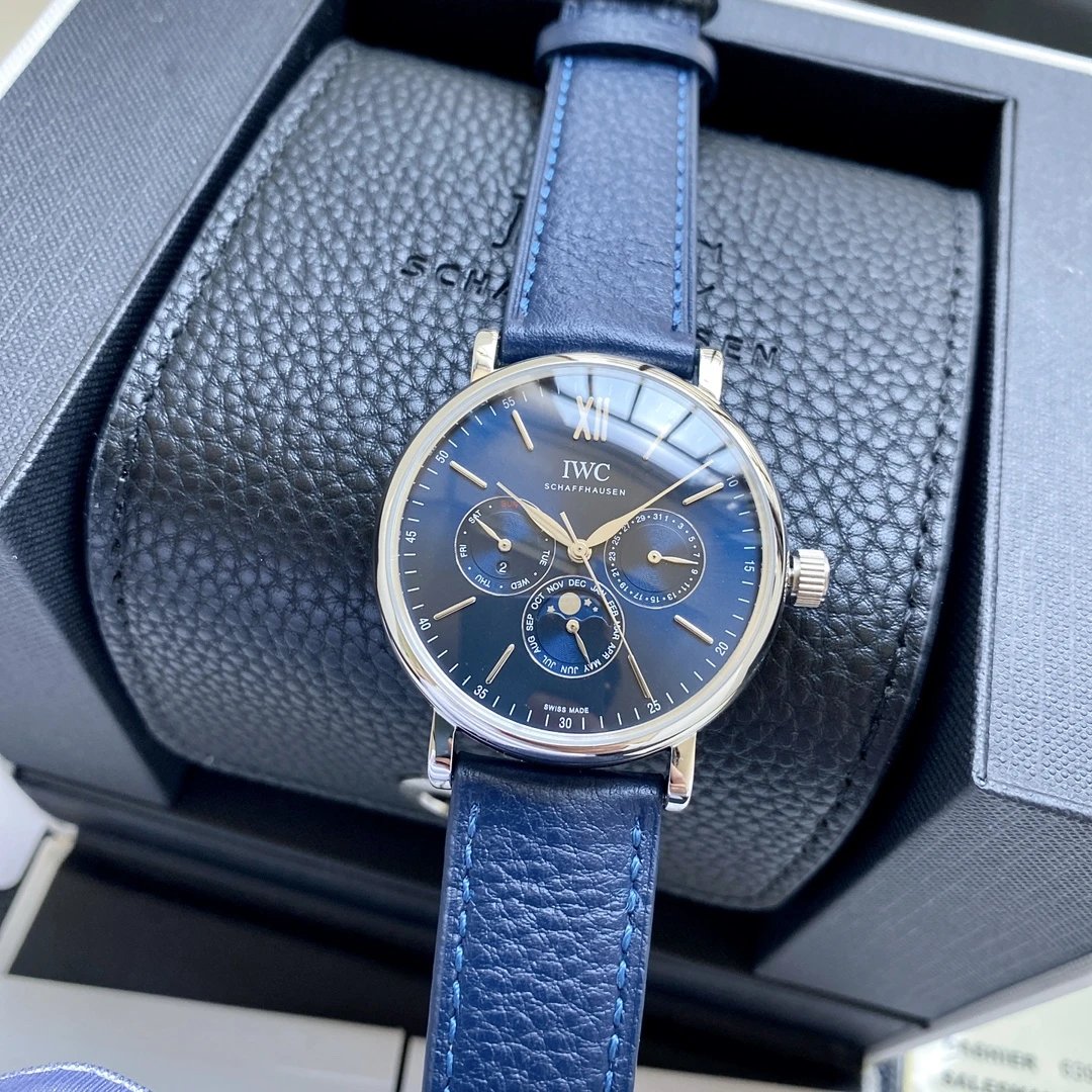 IWC Watches Leather-Strap Analog image 4