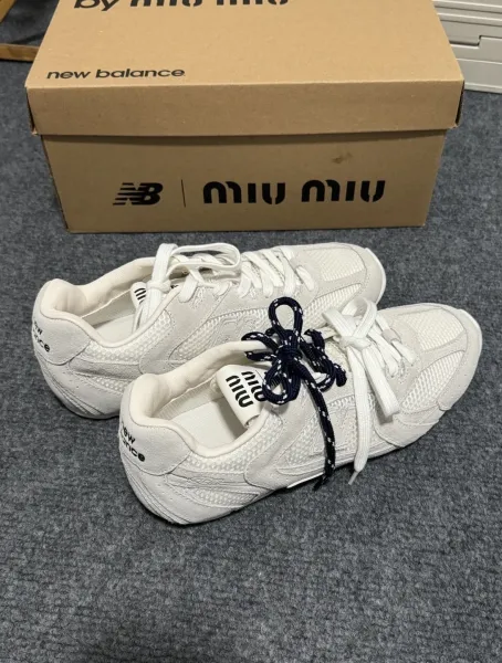 New Balance x MMY 990v3 Beige Sneakers - 7