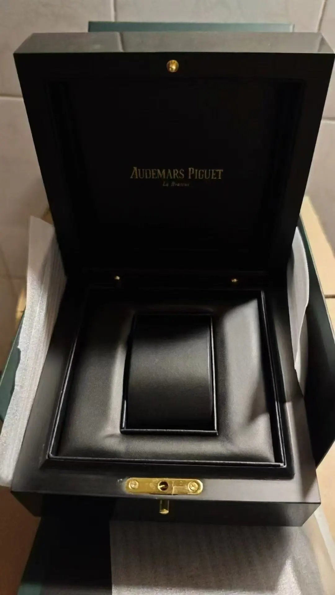 Audemars Piguet Watches Octagonal-bezel with textured dials — 33