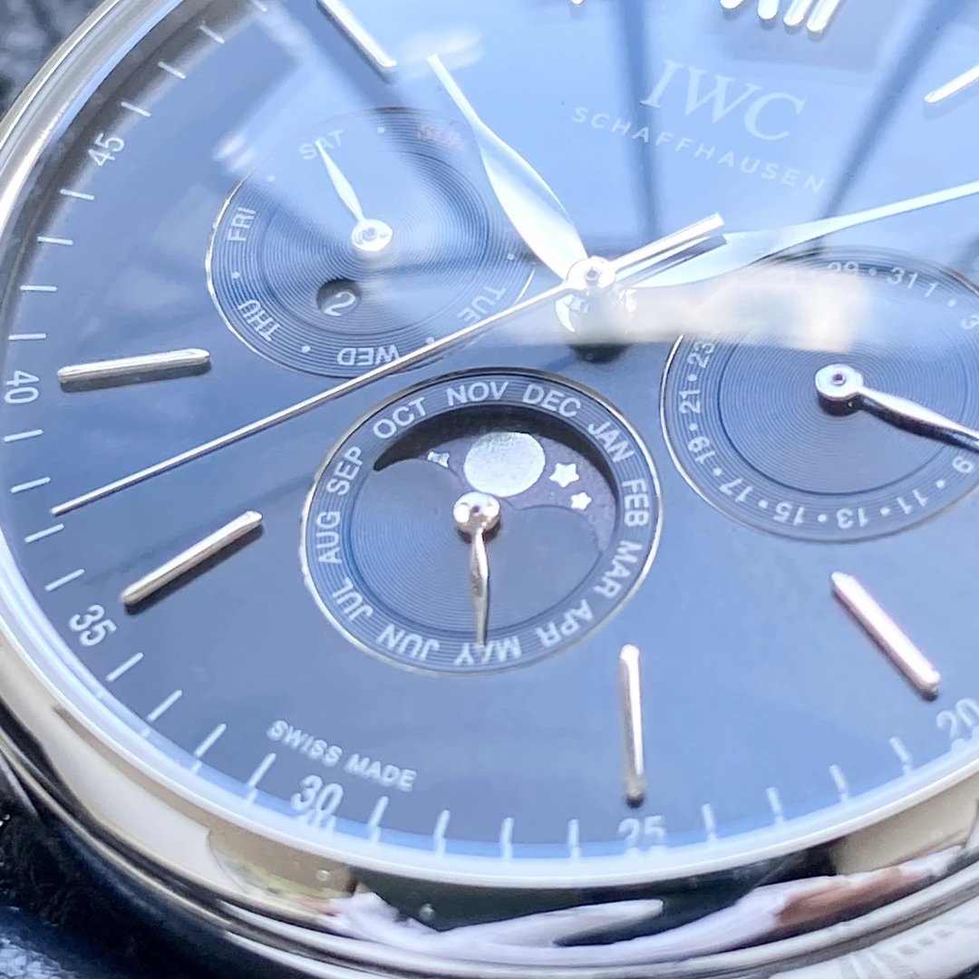 IWC Watches Leather-Strap Analog image 3