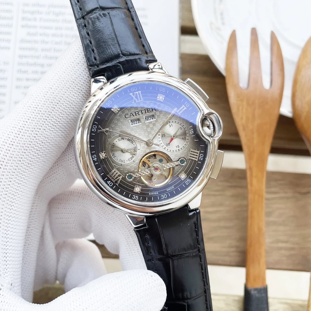 Cartier Watches Roman numeral dial wristwatch — 35