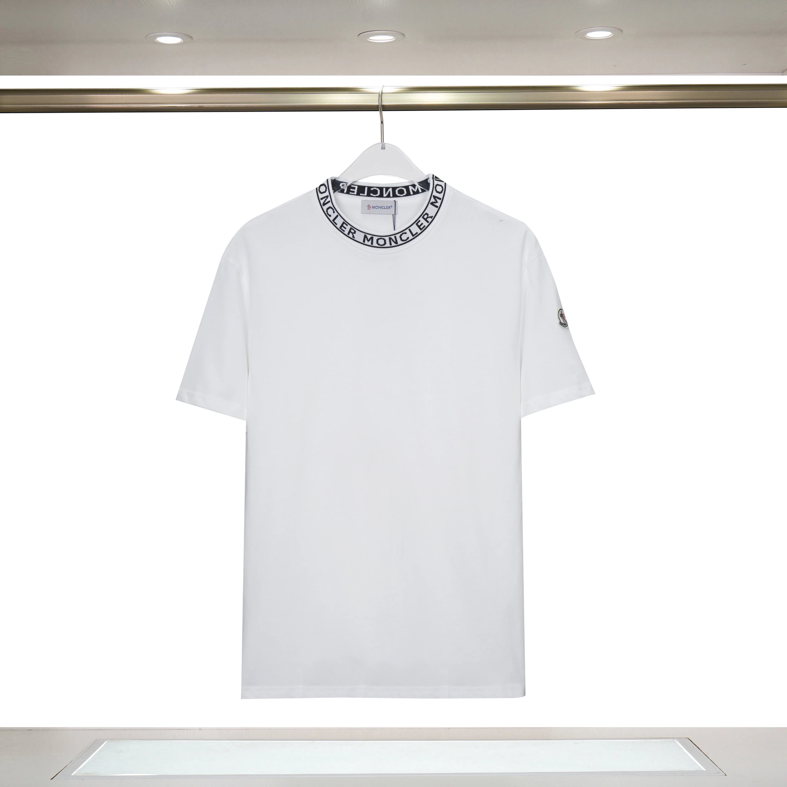 Moncler T-Shirts 1952 Logo Print — 39