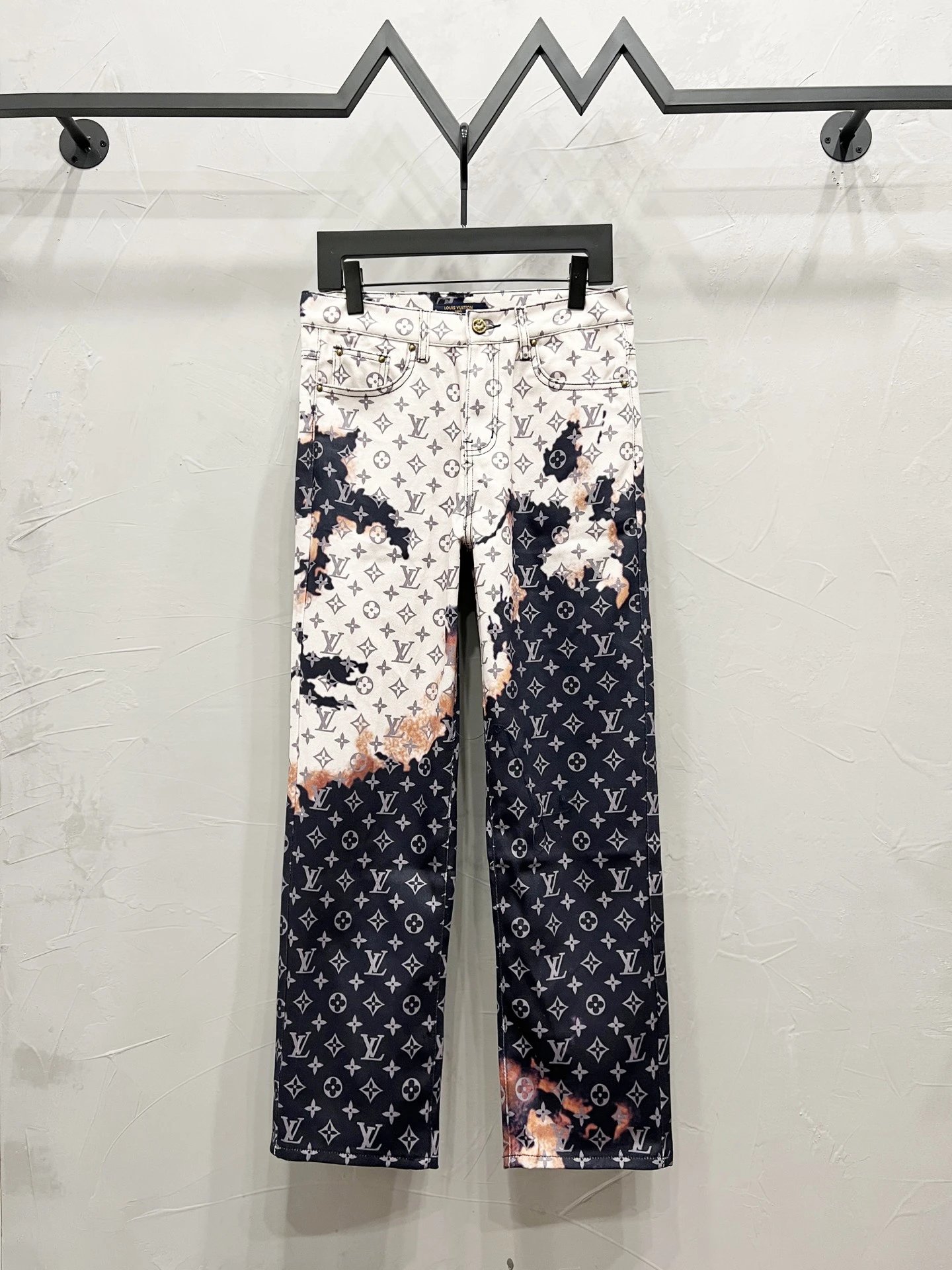 Louis Vuitton Jeans Monogram Denim — 22