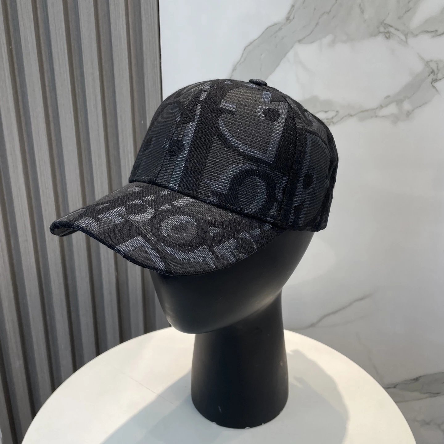 Dior Hats Oblique monogram baseball cap with embroidered logo and compass badge — 34