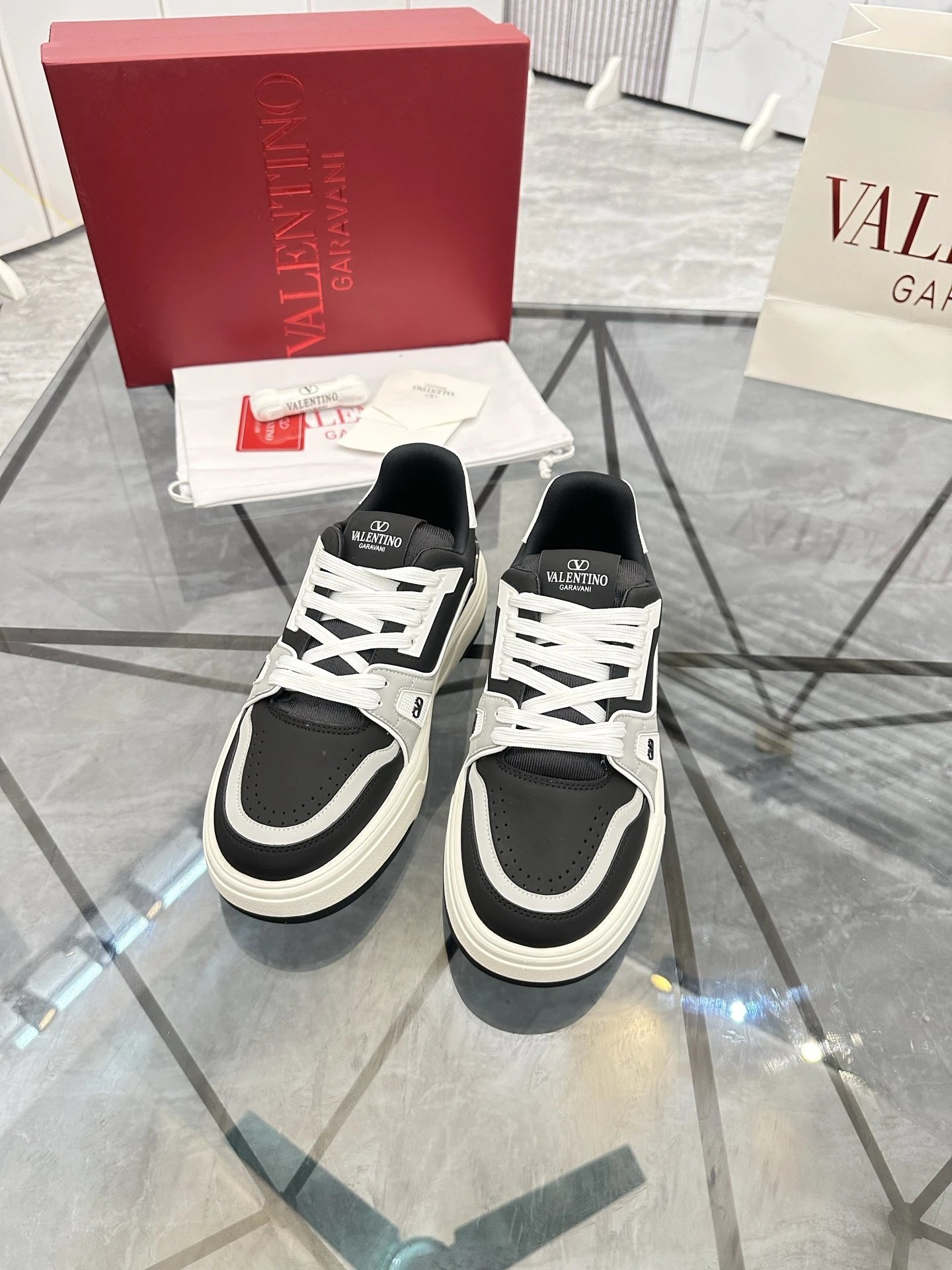 Valentino Garavani Sneakers Low-top chunky — 01