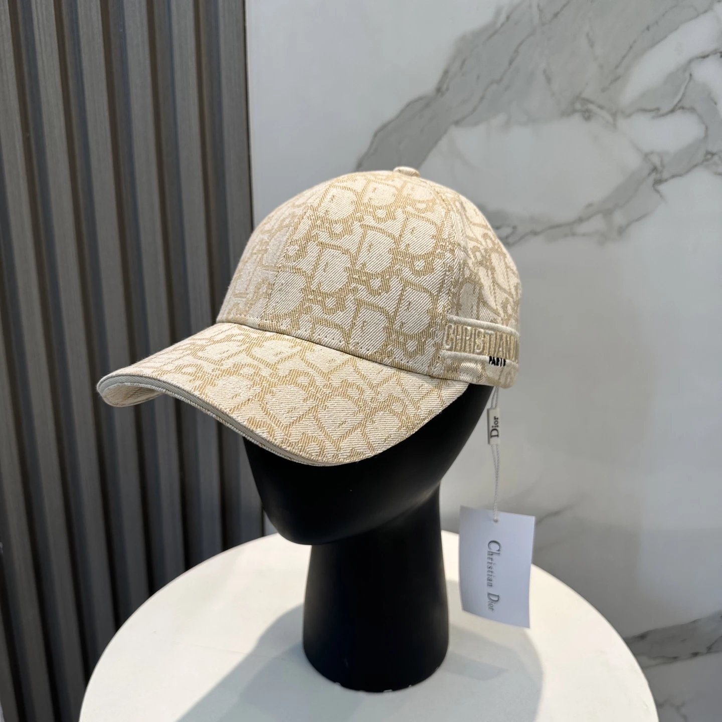 Dior Hats Oblique monogram baseball cap with embroidered logo and compass badge — 32