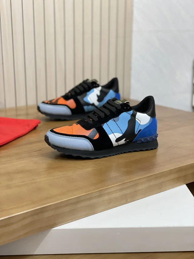 Valentino Garavani Sneakers VLogo low-top with studded heel detail product detail image 3