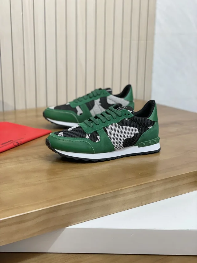Valentino Garavani Sneakers VLogo low-top with studded heel detail product detail image 9