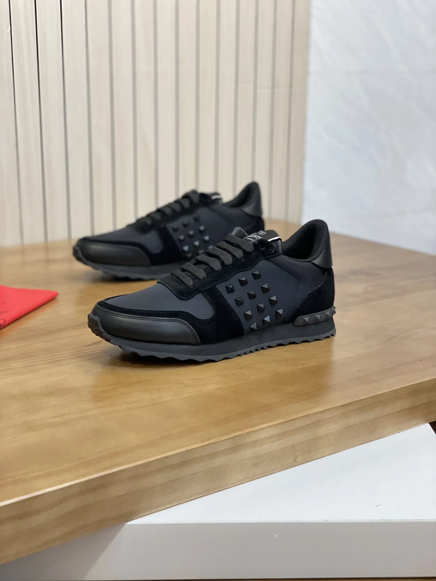 Valentino Garavani Sneakers VLogo low-top with studded heel detail — 16