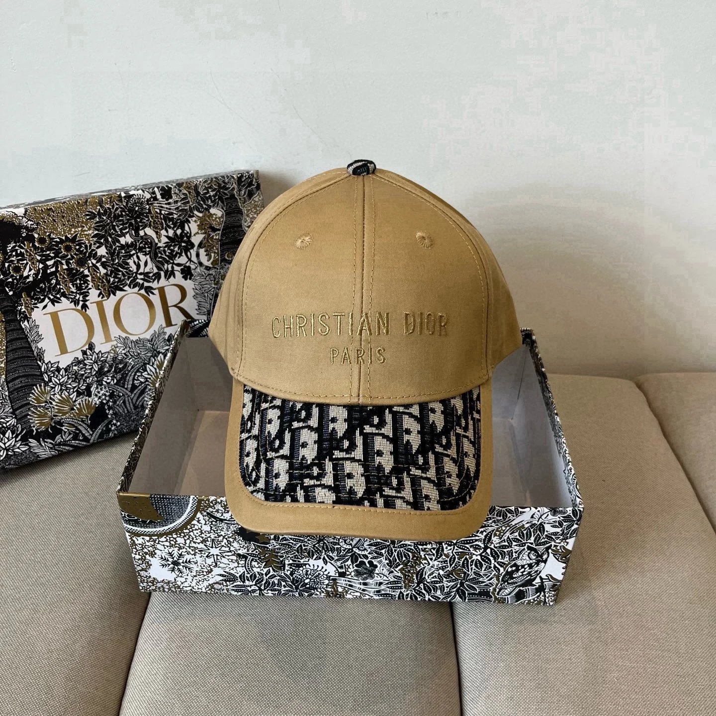 Dior Hats Oblique monogram baseball cap with embroidered logo and compass badge — 23
