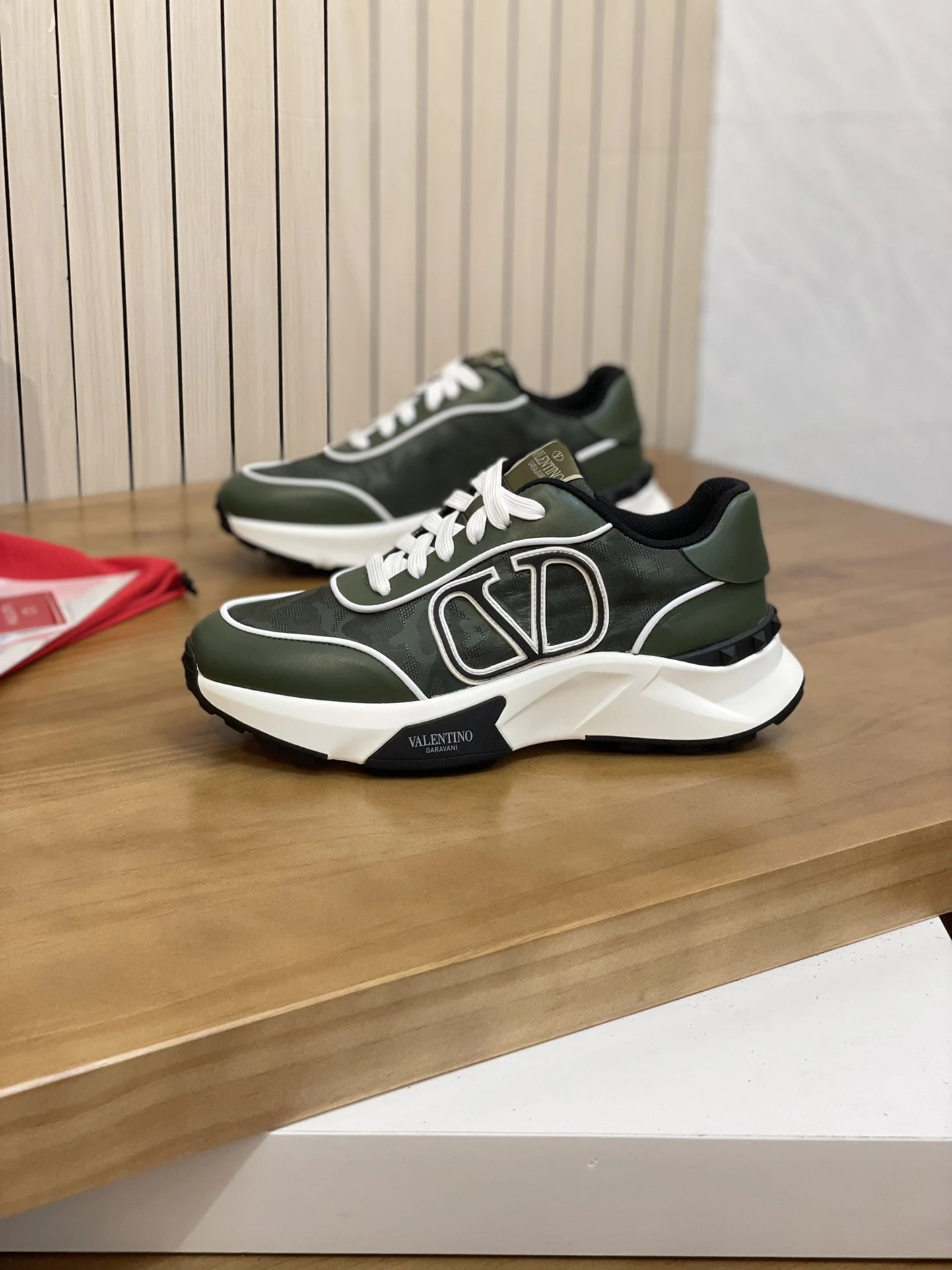 Valentino Garavani Sneakers VLogo low-top with studded heel detail image 2