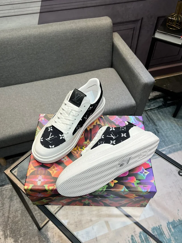 Louis Vuitton Sneakers Low-Top Lace-Up Monogram product detail image 2