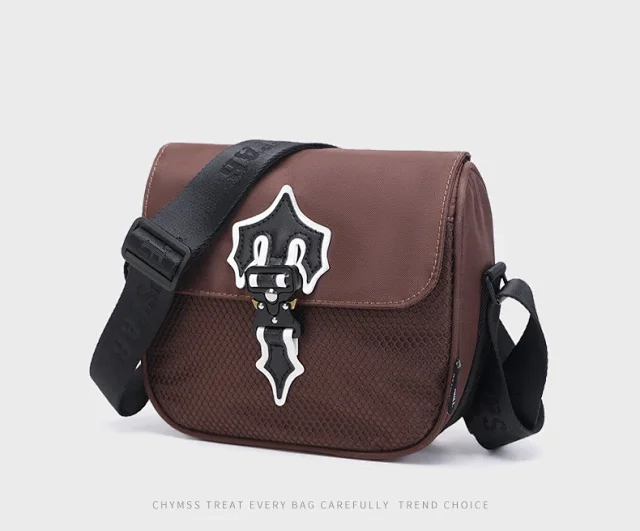 Trapstar Crossbody Bags Flap Bag with Emblem Buckle product detail image 5