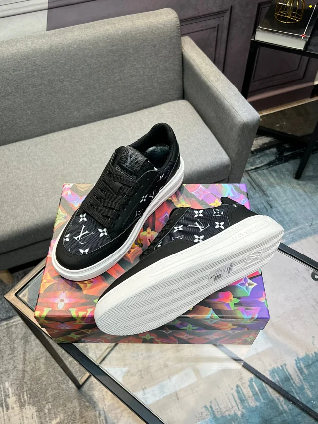Louis Vuitton Sneakers Low-Top Lace-Up Monogram product detail image 1