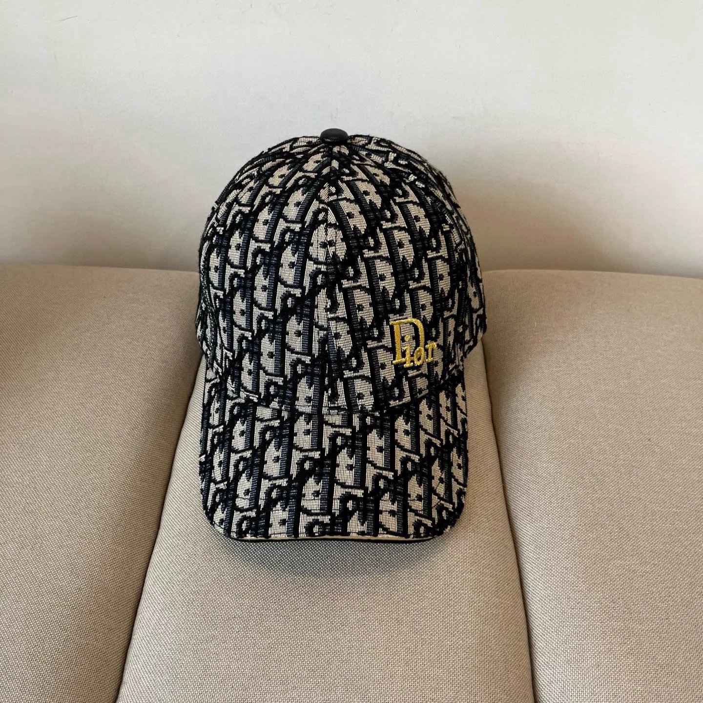 Dior Hats Oblique monogram baseball cap with embroidered logo and compass badge — 22