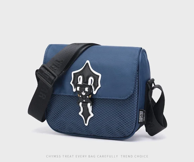 Trapstar Crossbody Bags Flap Bag with Emblem Buckle product detail image 7