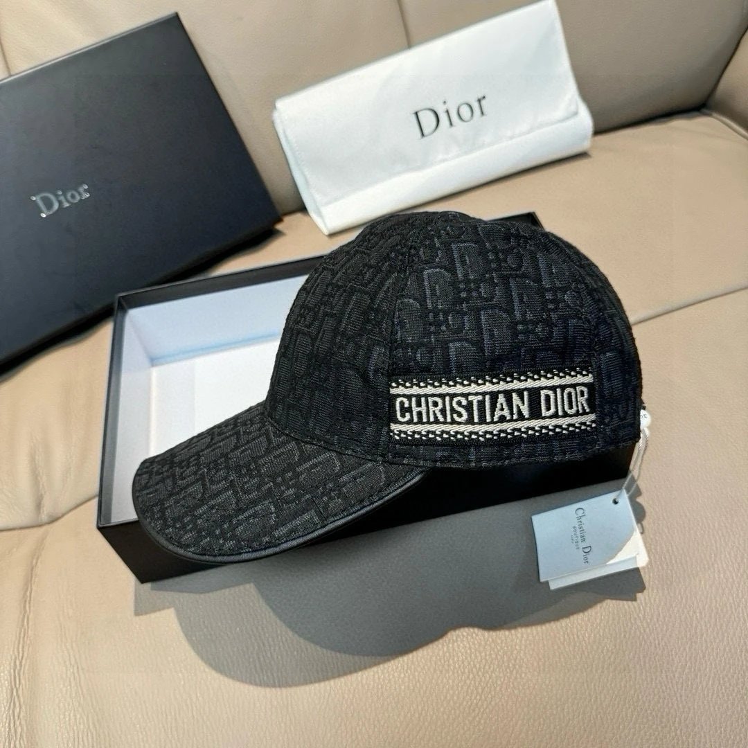 Dior Hats Oblique monogram baseball cap with embroidered logo and compass badge — 12