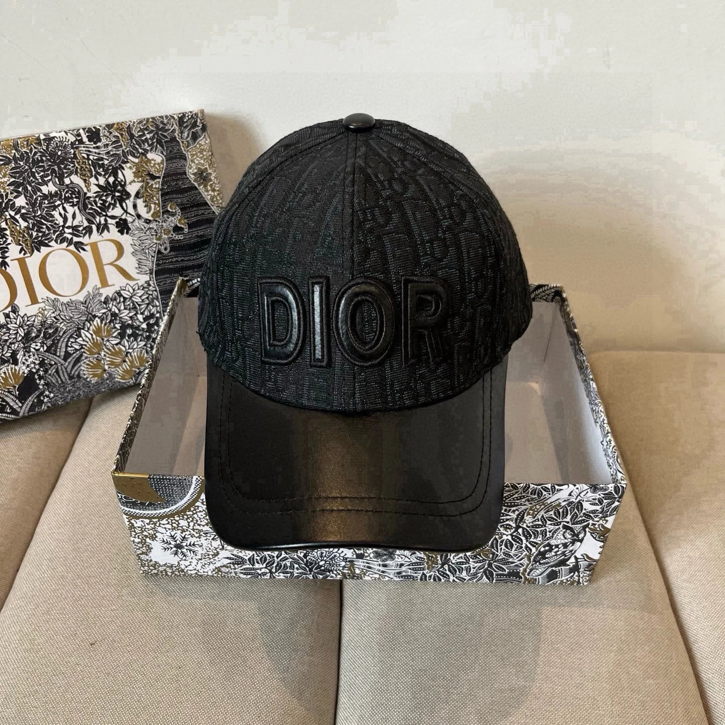 Dior Hats Oblique monogram baseball cap with embroidered logo and compass badge — 25
