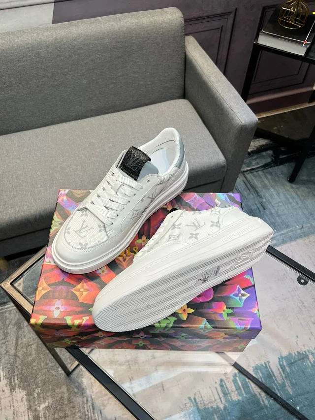 Louis Vuitton Sneakers Low-Top Lace-Up Monogram product detail image 3