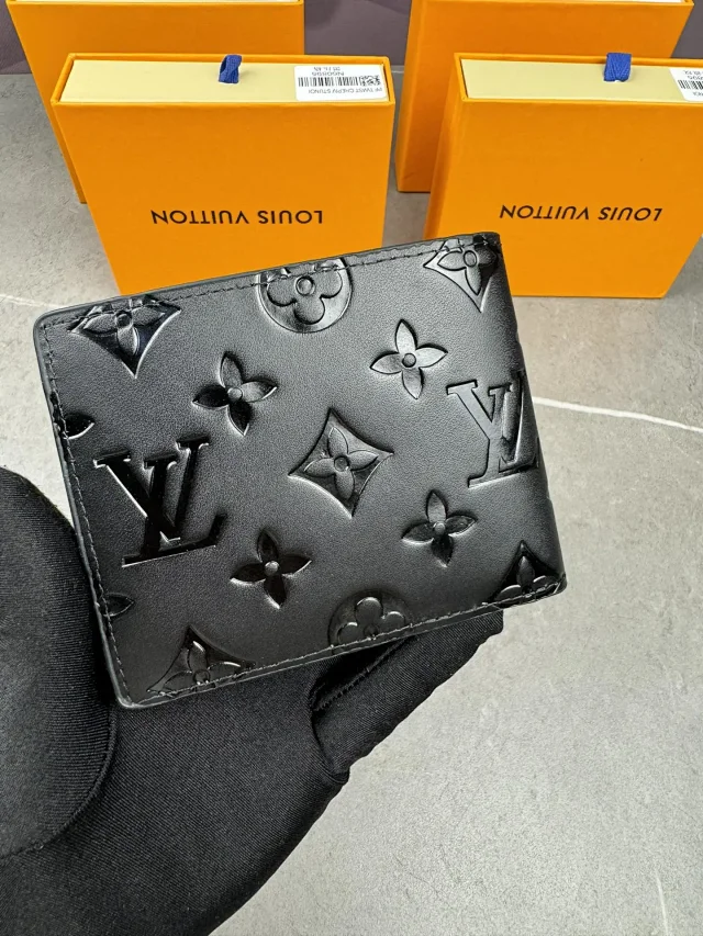 Louis Vuitton Multiple wallet models product detail image 1
