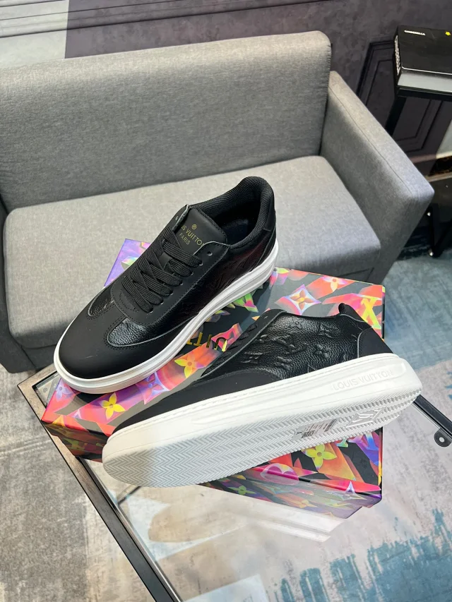 Louis Vuitton Sneakers Low-Top Lace-Up Monogram product detail image 4
