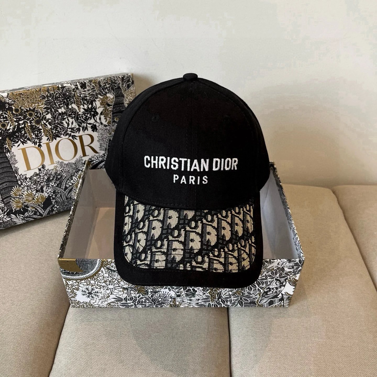 Dior Hats Oblique monogram baseball cap with embroidered logo and compass badge — 24