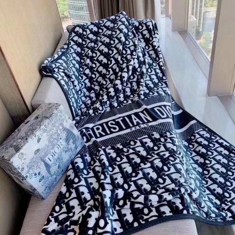 Louis Vuitton Uncategorized Monogram Fleece Blanket — 18