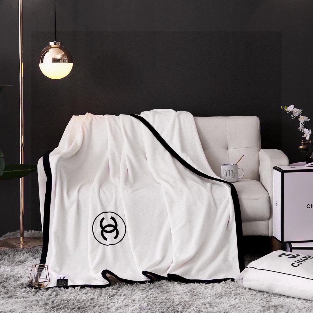 Louis Vuitton Uncategorized Monogram Fleece Blanket — 09
