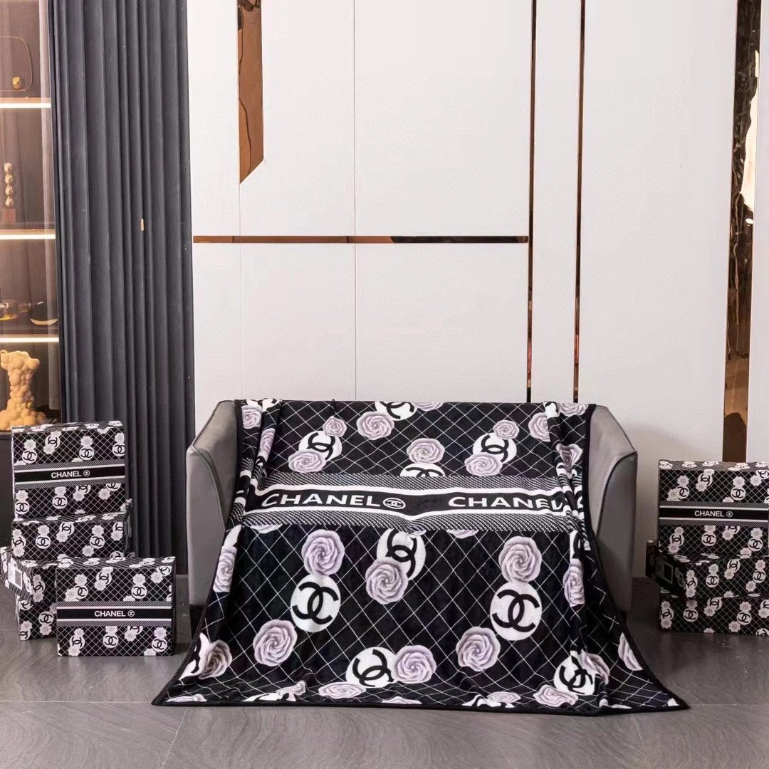 Louis Vuitton Uncategorized Monogram Fleece Blanket image 9
