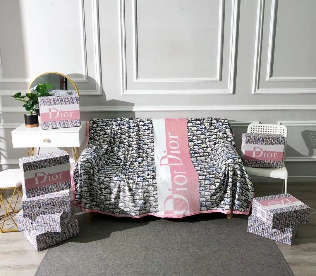 Louis Vuitton Uncategorized Monogram Fleece Blanket — 02