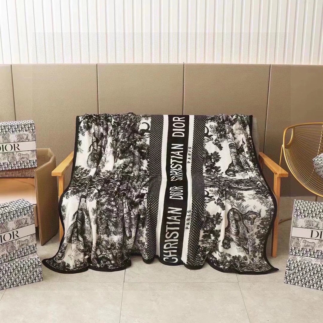 Louis Vuitton Uncategorized Monogram Fleece Blanket — 07