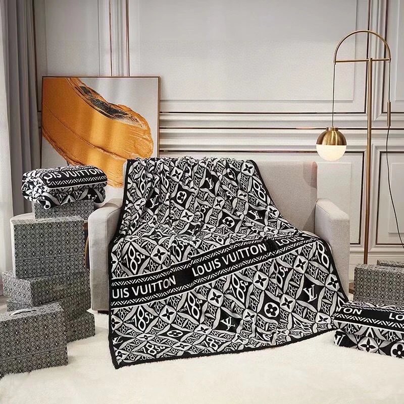 Louis Vuitton Uncategorized Monogram Fleece Blanket image 8