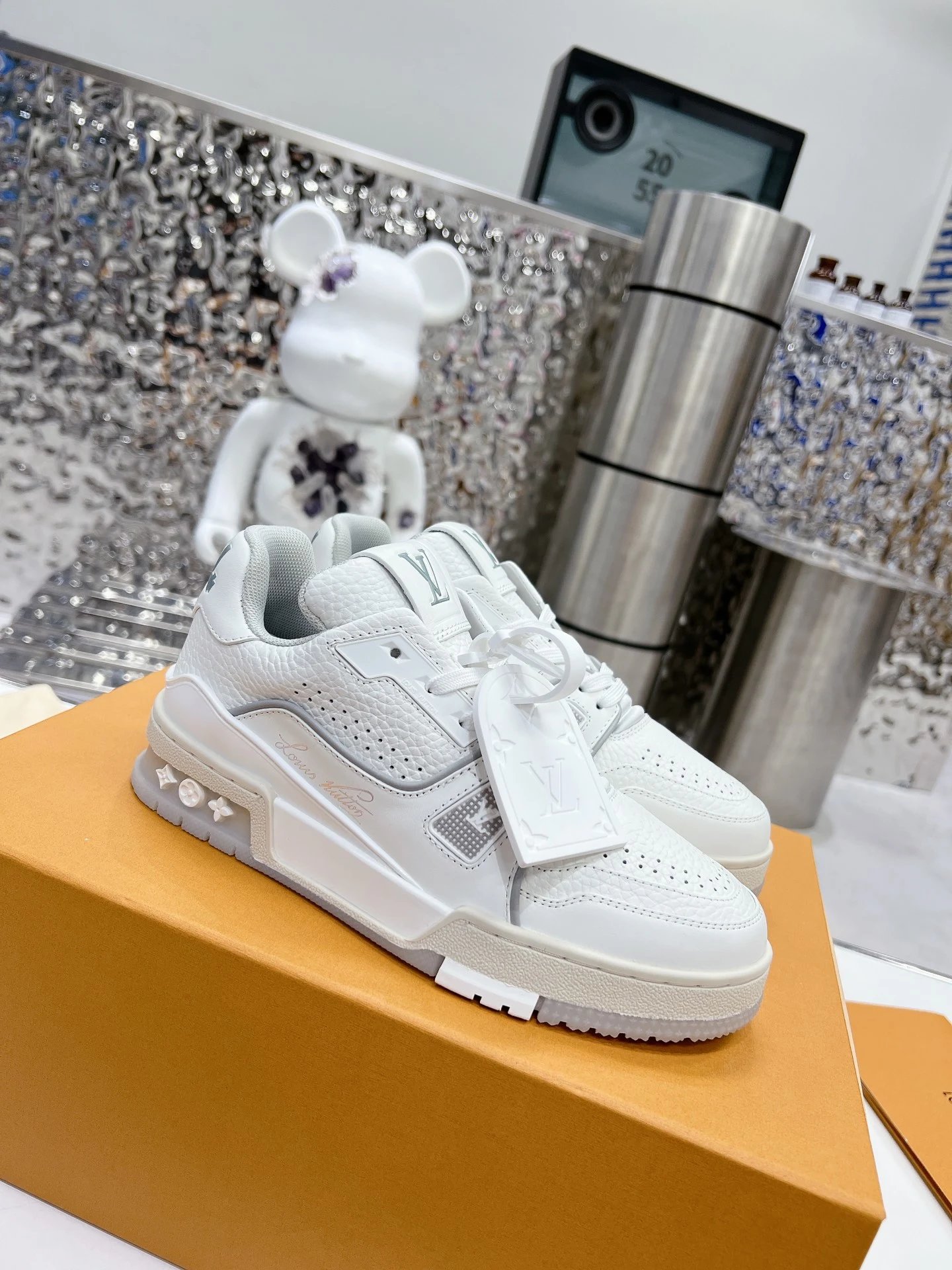 High quality sports shoes