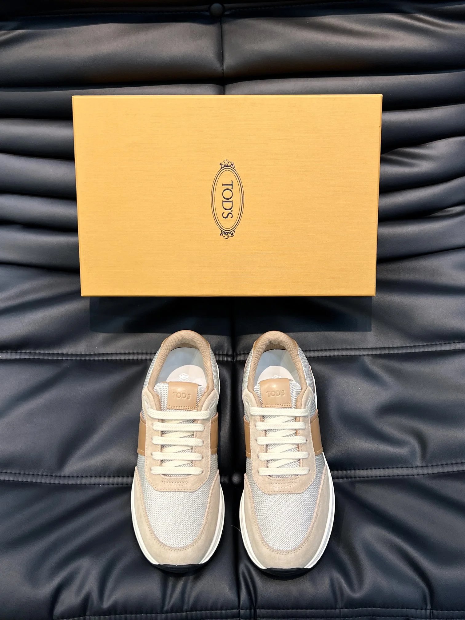 Tod's Sneakers Low-Top Lace-Up Perforated Toe — 04