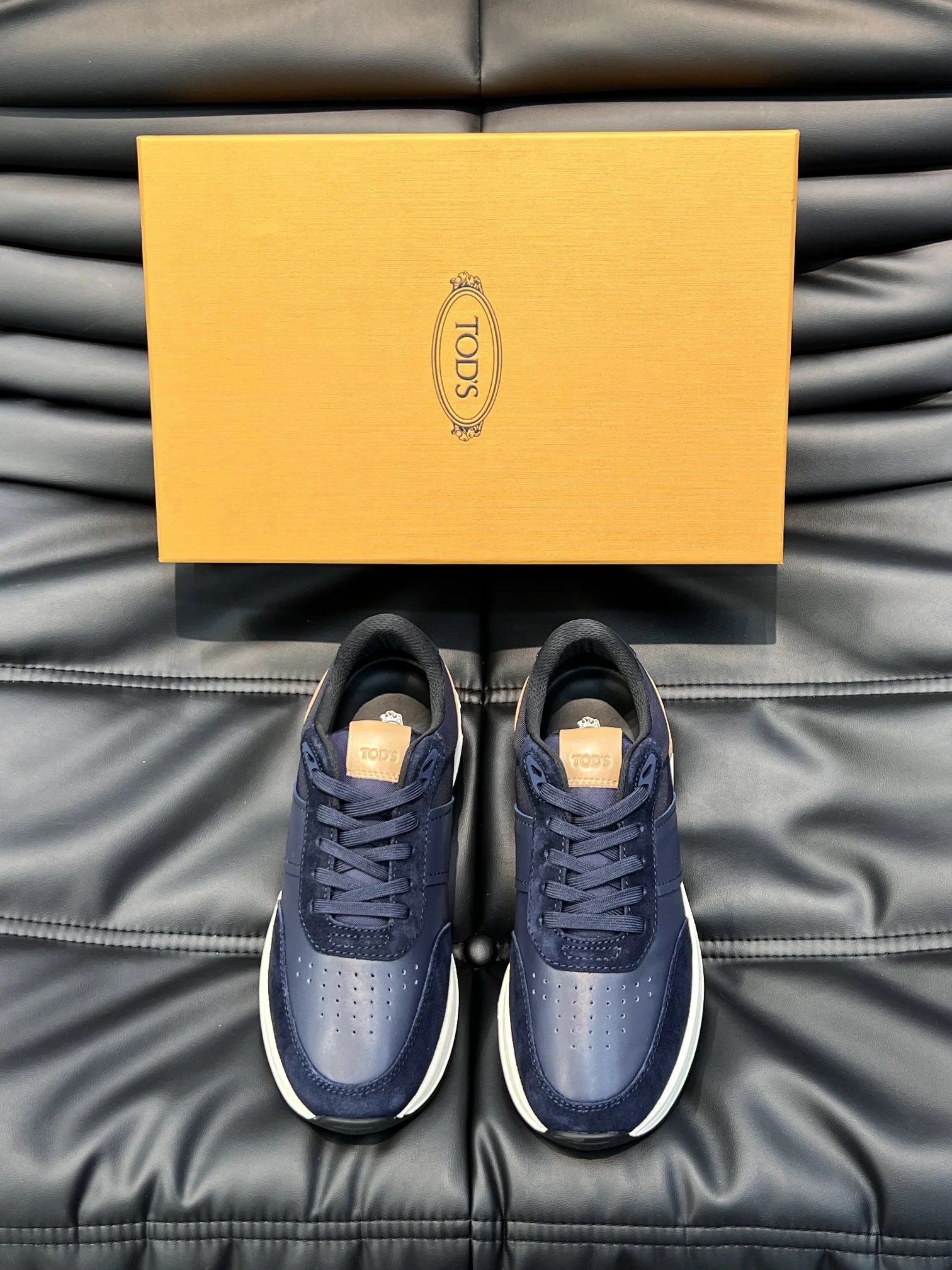 Tod's Sneakers Low-Top Lace-Up Perforated Toe — 03